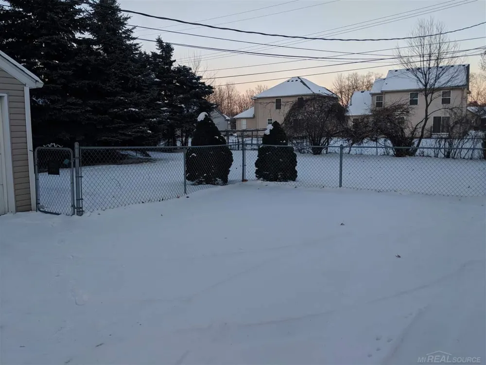 2010 Van Courtland Drive Troy City, MI 48083
