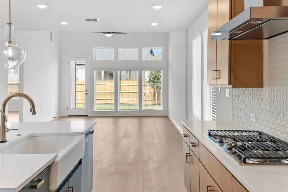 1129 Roger Hanks Parkway Dripping Springs, TX 78620
