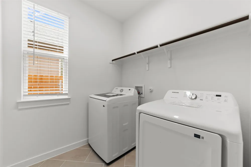 1129 Roger Hanks Parkway Dripping Springs, TX 78620