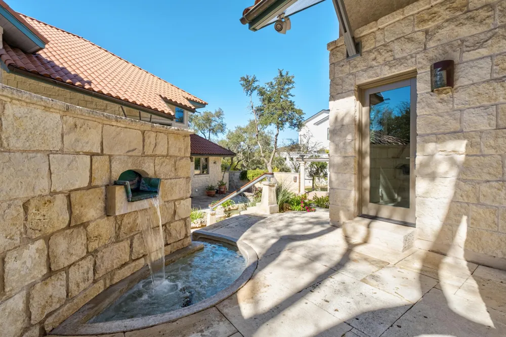 19905 Angel Bay Drive Spicewood, TX 78669