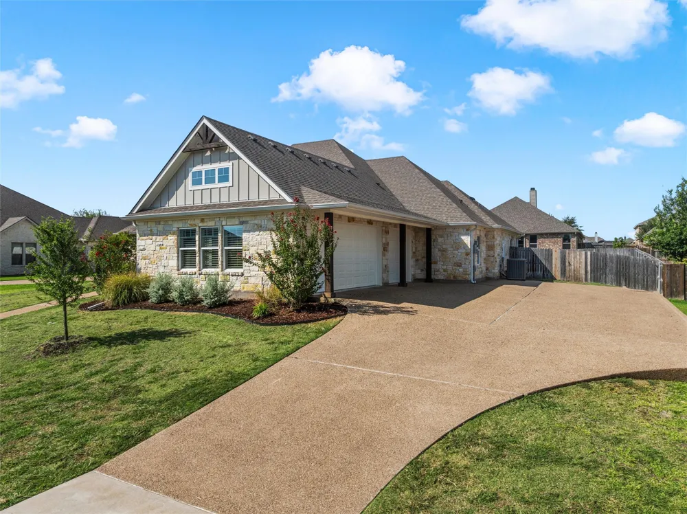 324 Stone Manor Drive McGregor, TX 76657