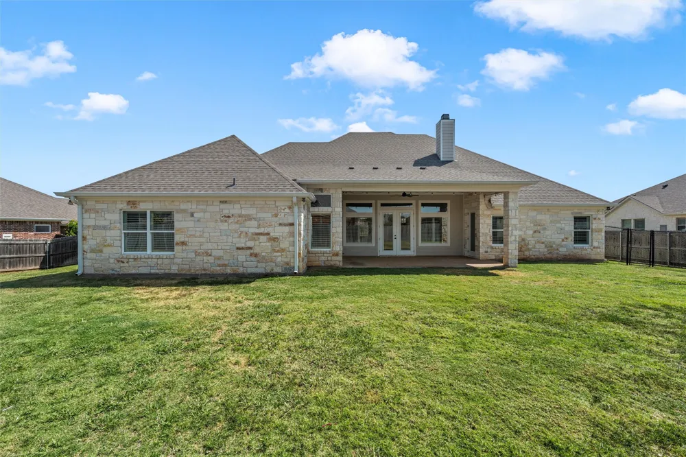 324 Stone Manor Drive McGregor, TX 76657