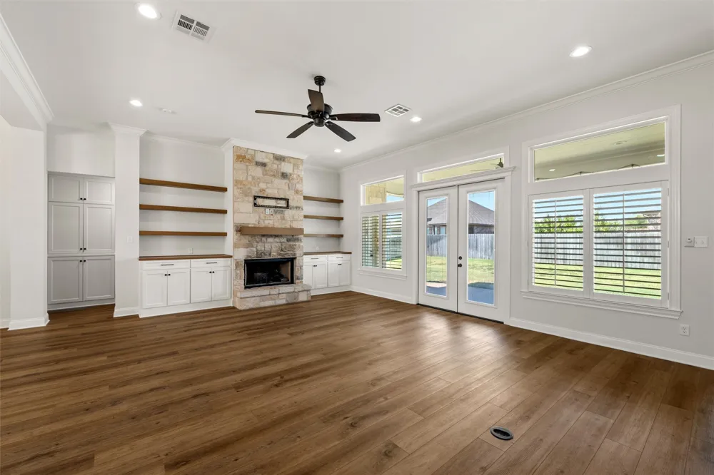 324 Stone Manor Drive McGregor, TX 76657