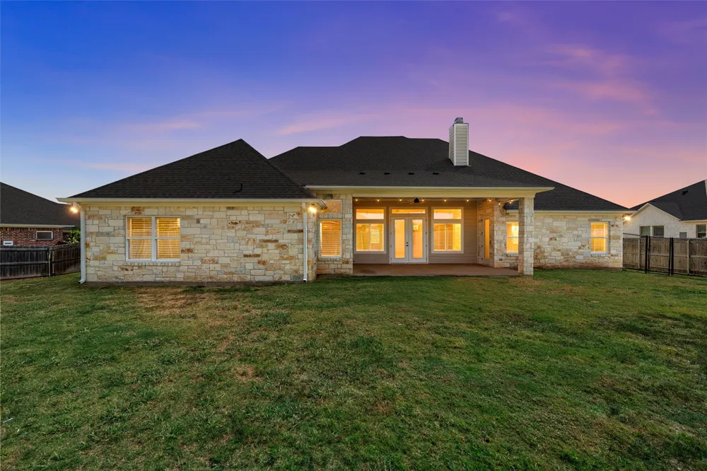 324 Stone Manor Drive McGregor, TX 76657