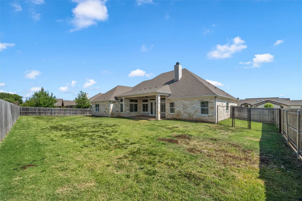 324 Stone Manor Drive McGregor, TX 76657