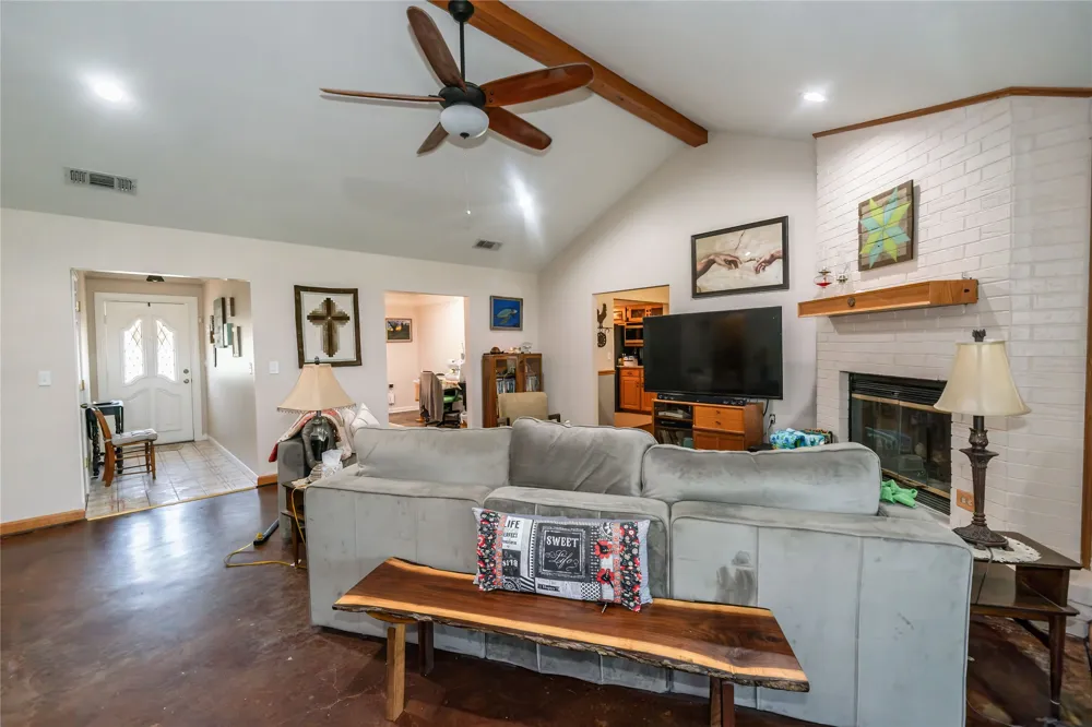 517 E Locust Street Nocona, TX 76255