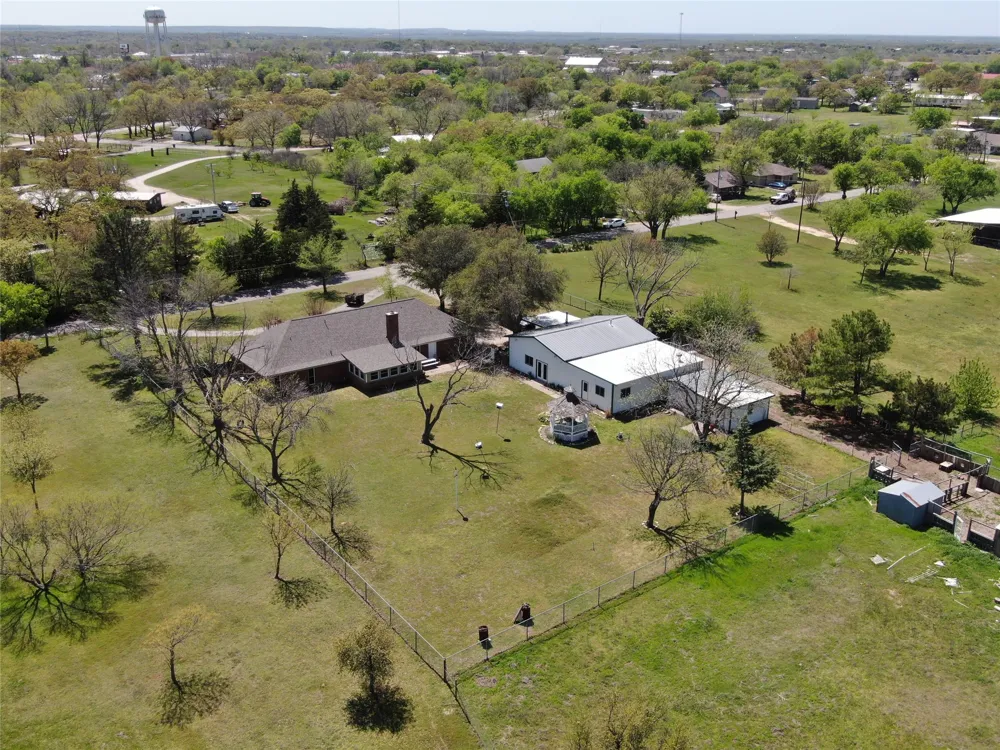 517 E Locust Street Nocona, TX 76255