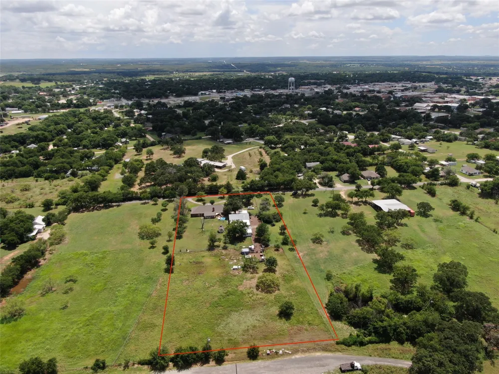 517 E Locust Street Nocona, TX 76255
