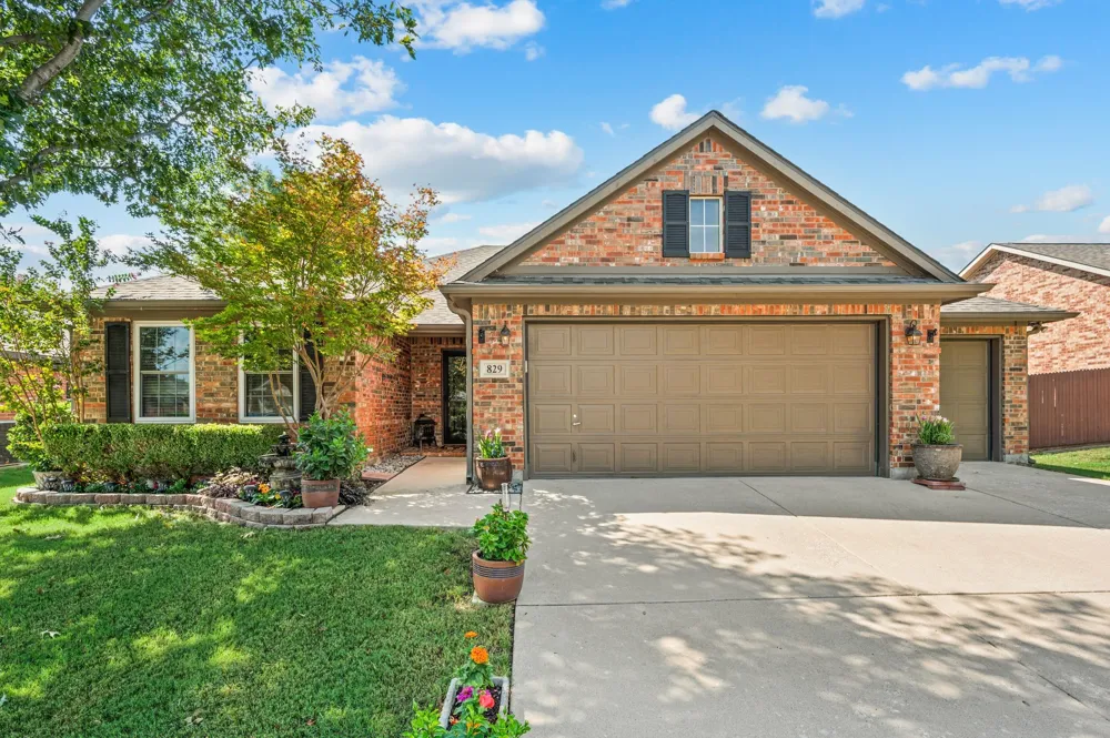 829 Sequoia Way Saginaw, TX 76131