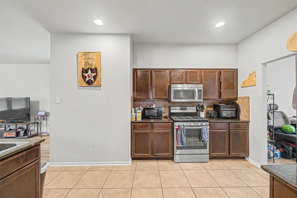 5006 Forest Hurst Glen Spring, TX 77373