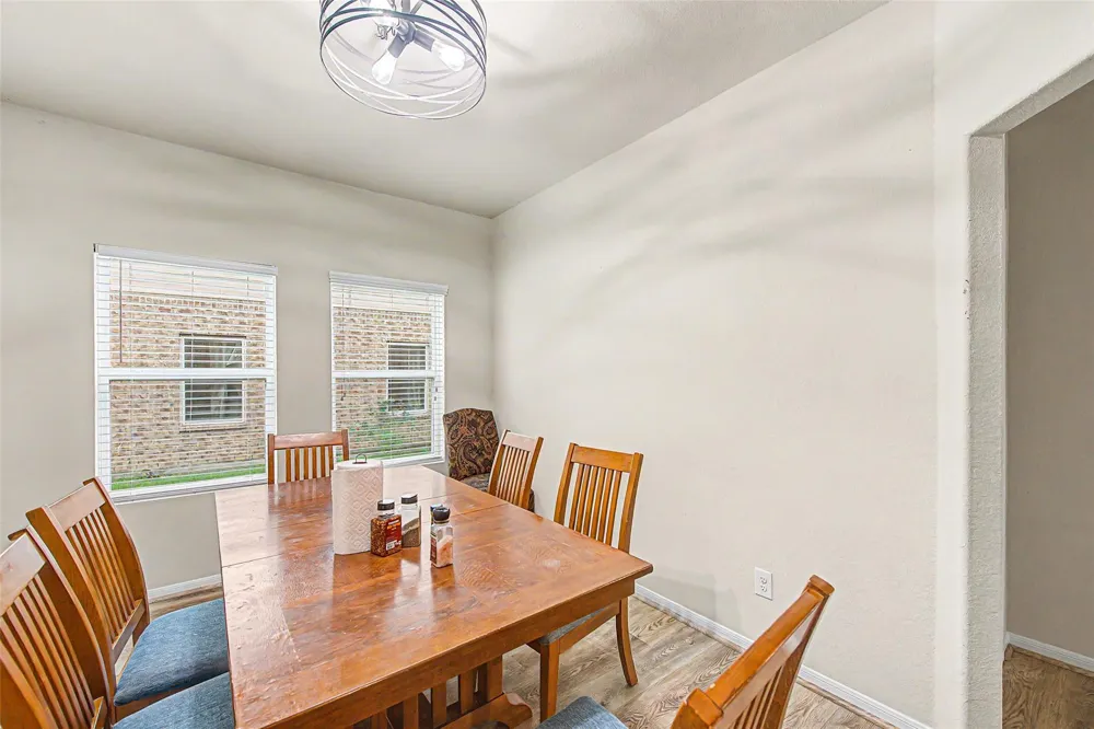 5006 Forest Hurst Glen Spring, TX 77373