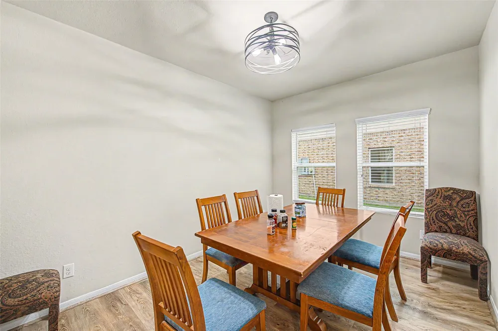 5006 Forest Hurst Glen Spring, TX 77373