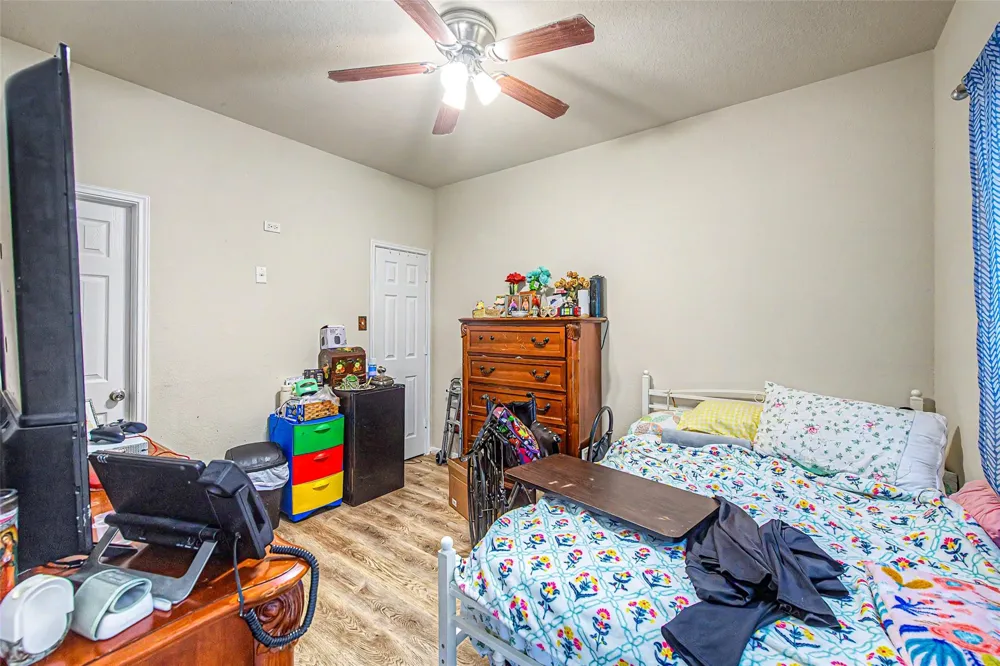 5006 Forest Hurst Glen Spring, TX 77373