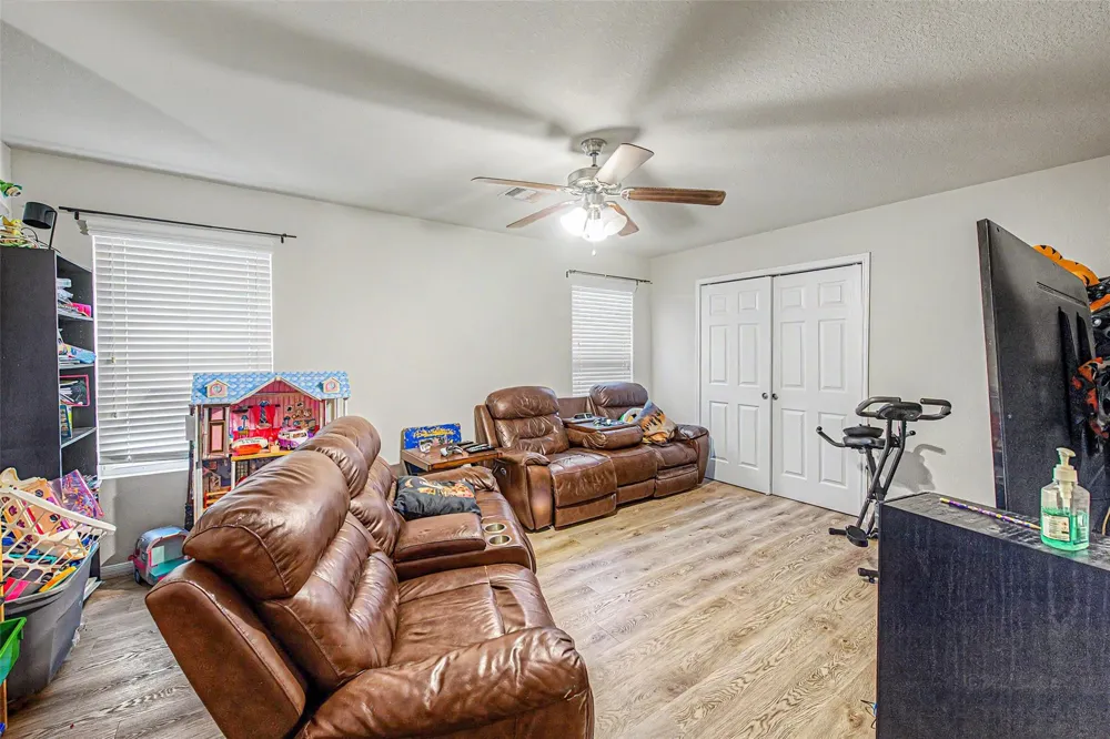 5006 Forest Hurst Glen Spring, TX 77373