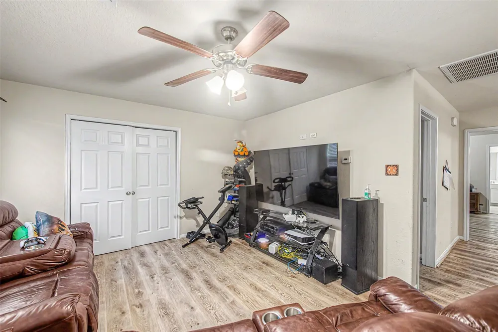 5006 Forest Hurst Glen Spring, TX 77373