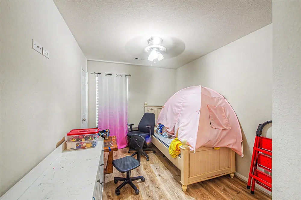 5006 Forest Hurst Glen Spring, TX 77373