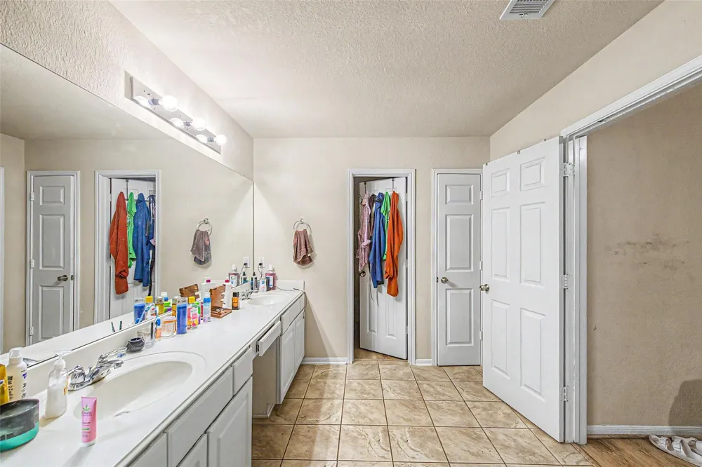5006 Forest Hurst Glen Spring, TX 77373