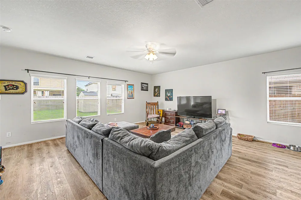 5006 Forest Hurst Glen Spring, TX 77373