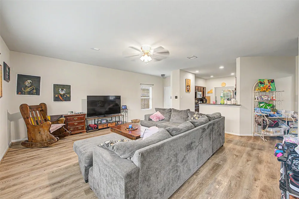 5006 Forest Hurst Glen Spring, TX 77373