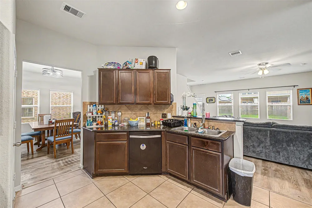 5006 Forest Hurst Glen Spring, TX 77373
