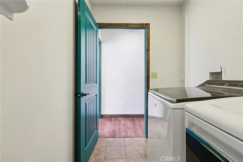 105 E Meadow Lane Big Bear City, CA 92314