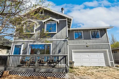 105 E Meadow Lane