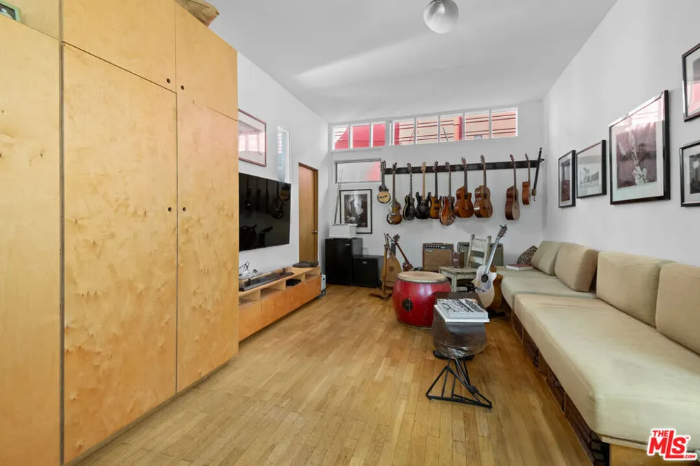 229 San Juan Avenue Los Angeles, CA 90291
