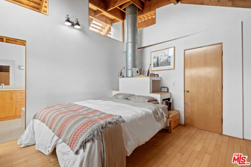 229 San Juan Avenue Los Angeles, CA 90291