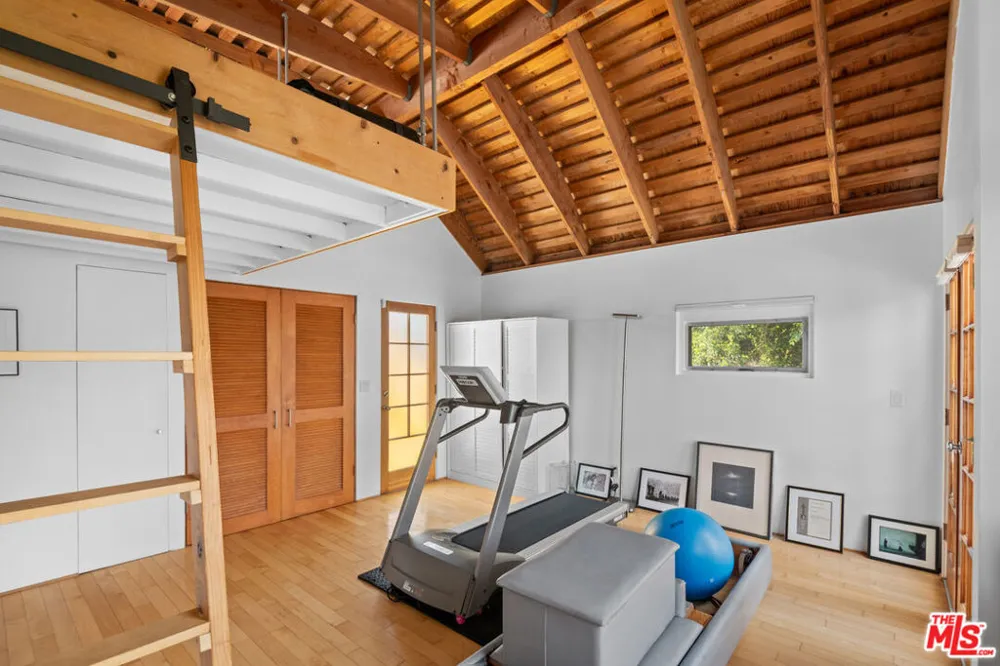 229 San Juan Avenue Los Angeles, CA 90291