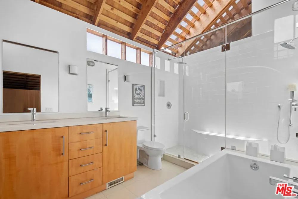 229 San Juan Avenue Los Angeles, CA 90291