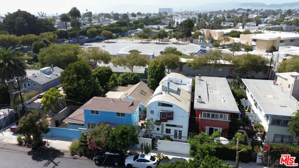 229 San Juan Avenue Los Angeles, CA 90291
