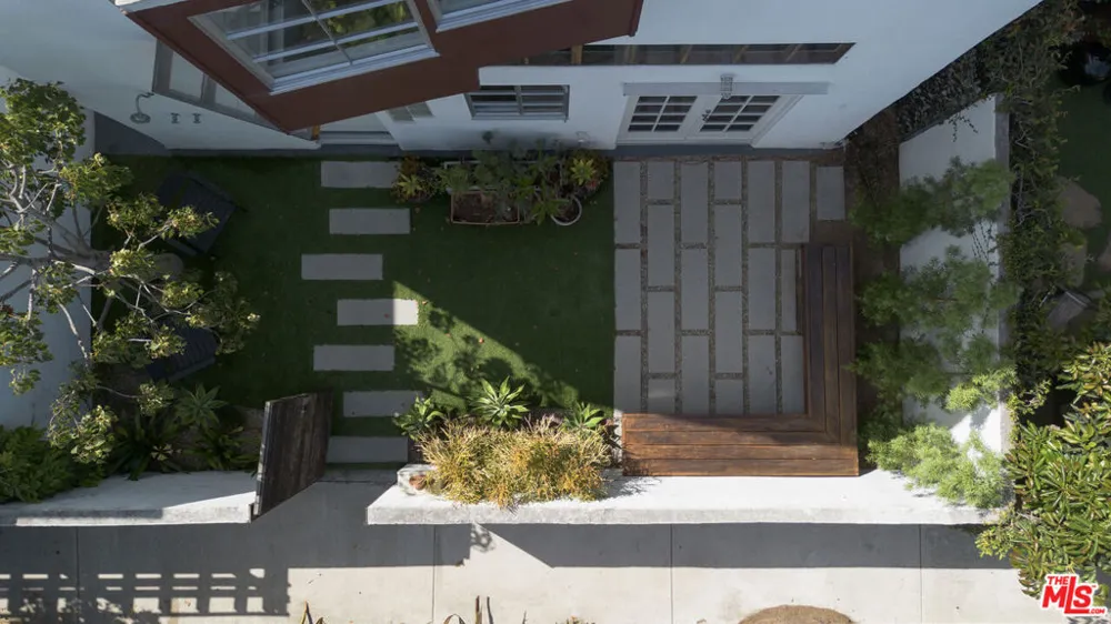 229 San Juan Avenue Los Angeles, CA 90291