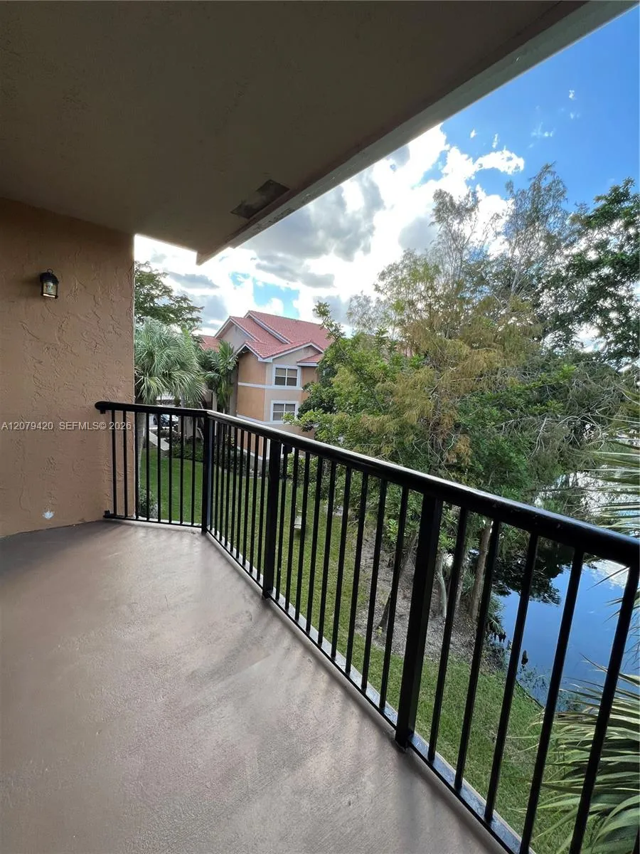 8721 Wiles Rd #306 Coral Springs, FL 33067