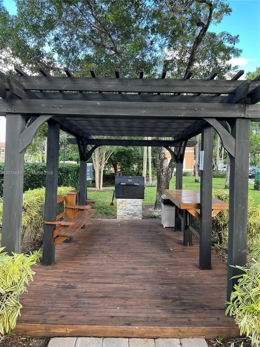 8721 Wiles Rd #306 Coral Springs, FL 33067