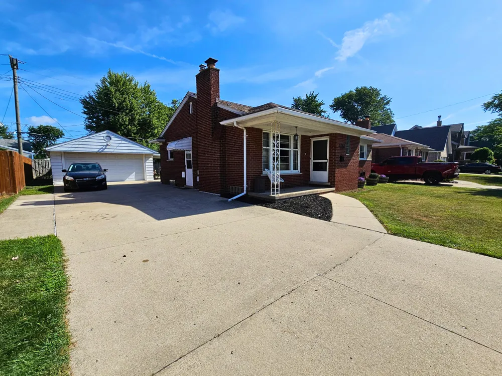 22425 Louise Street Saint Clair Shores, MI 48081