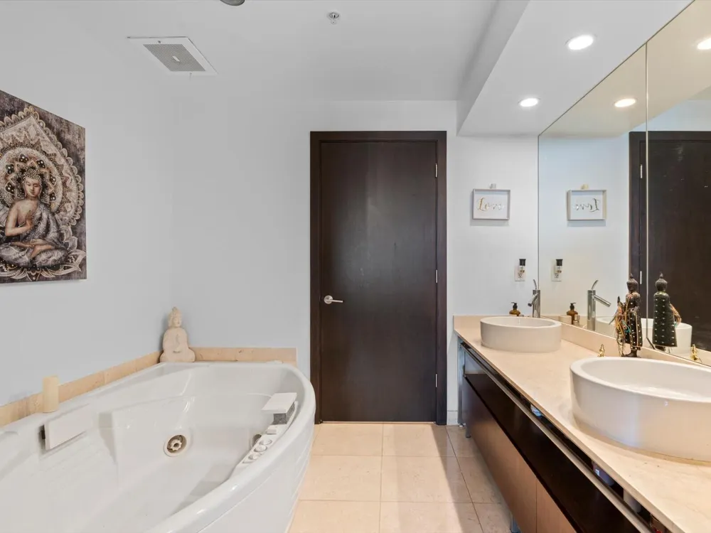 16275 Collins Avenue ##2403 Sunny Isles Beach, FL 33160