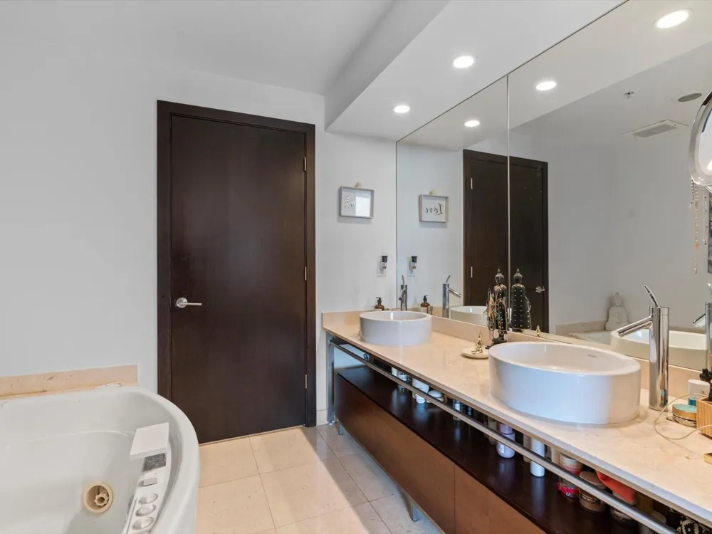 16275 Collins Avenue ##2403 Sunny Isles Beach, FL 33160