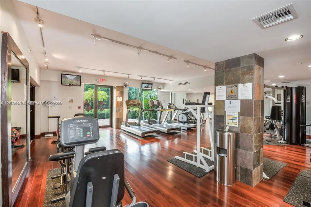 3300 NE 191st St #1615 Aventura, FL 33180