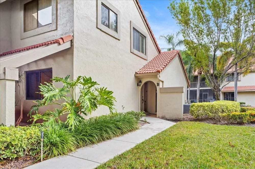5670 Coach House Circle #B Boca Raton, FL 33486