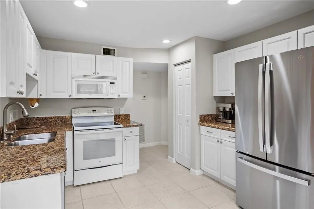 5670 Coach House Circle #B Boca Raton, FL 33486