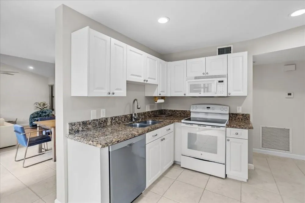 5670 Coach House Circle #B Boca Raton, FL 33486