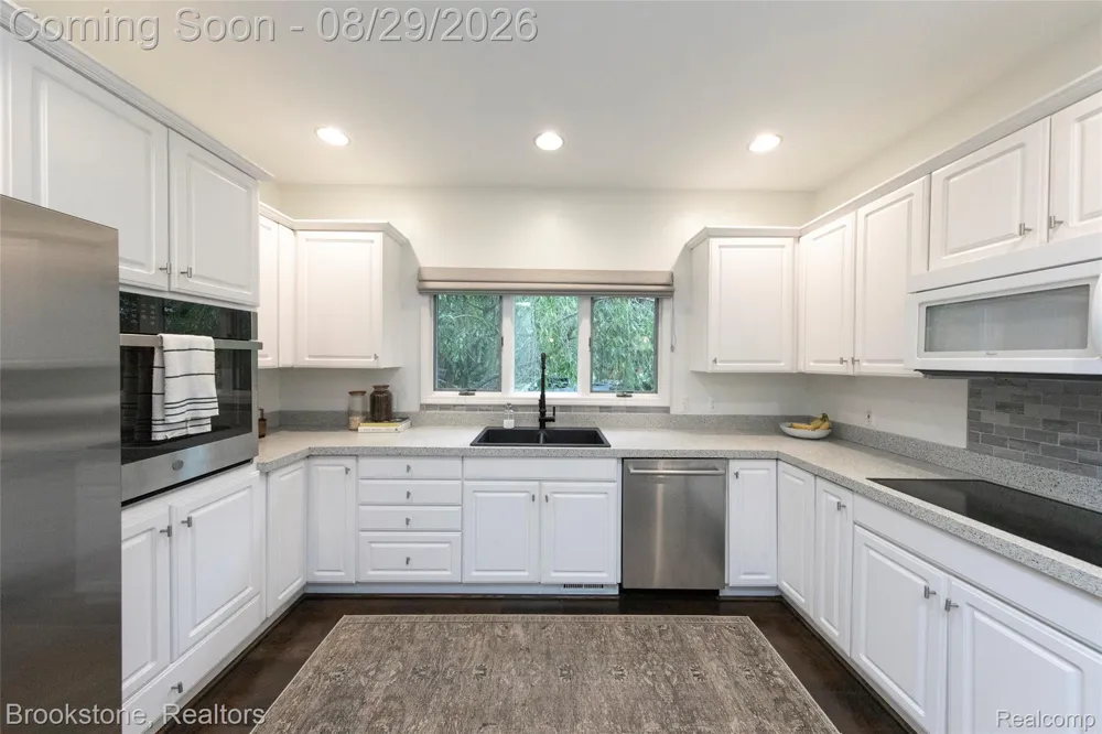 6825 CRANVILLE Independence Charter Township, MI 48348