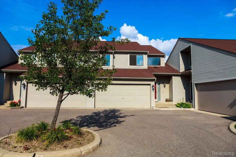 716 Eton Court Rochester City, MI 48307