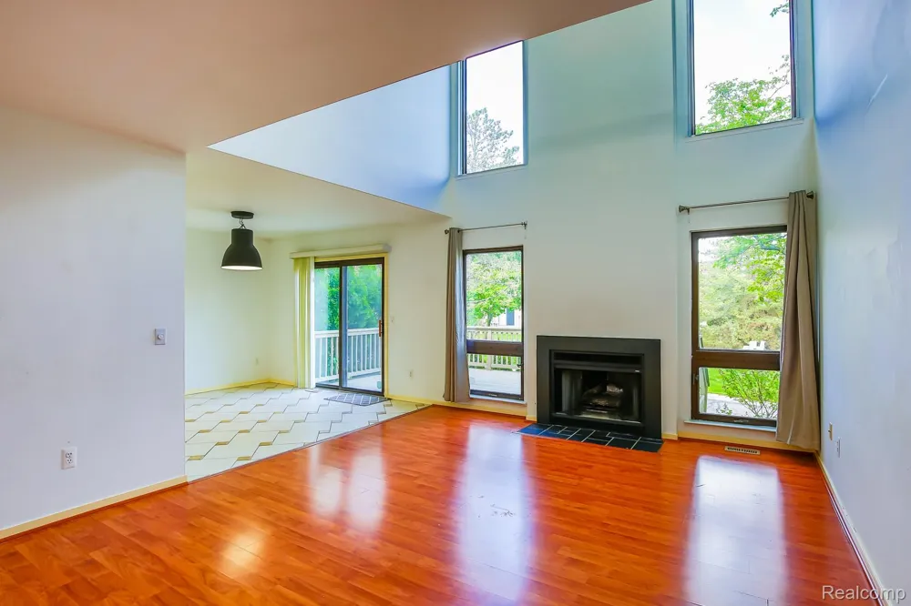 716 Eton Court Rochester City, MI 48307