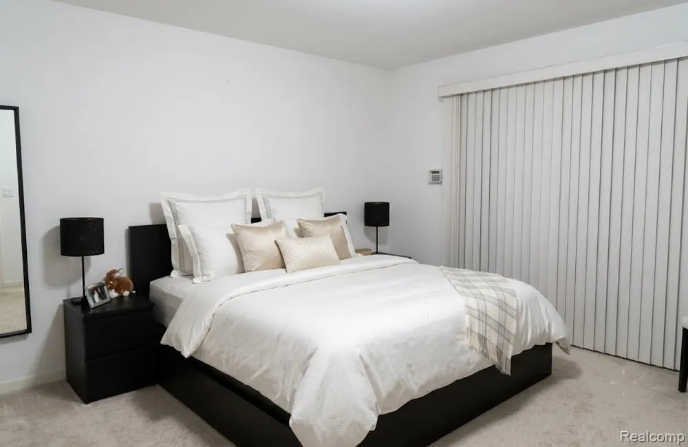 716 Eton Court Rochester City, MI 48307