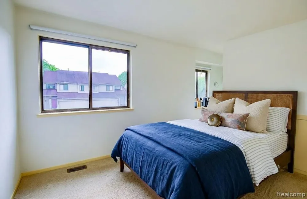 716 Eton Court Rochester City, MI 48307