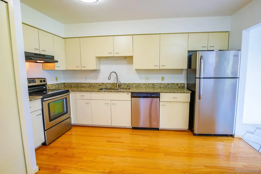 716 Eton Court Rochester City, MI 48307