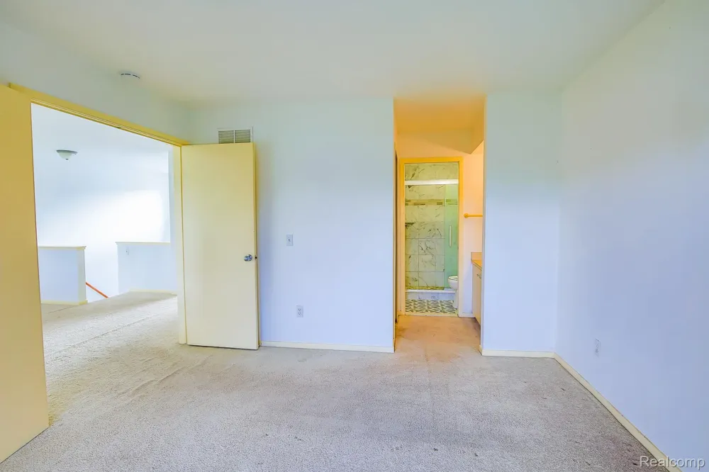 716 Eton Court Rochester City, MI 48307