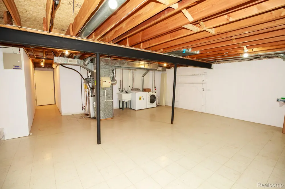 716 Eton Court Rochester City, MI 48307