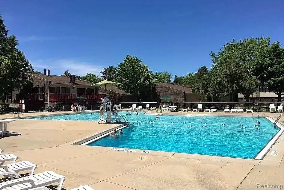716 Eton Court Rochester City, MI 48307